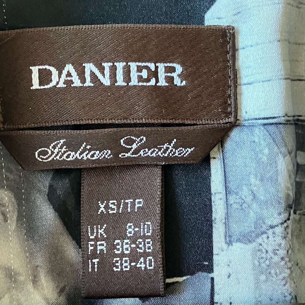 Danier Italian Leather Motor Coat XS - Picture 5 of 11